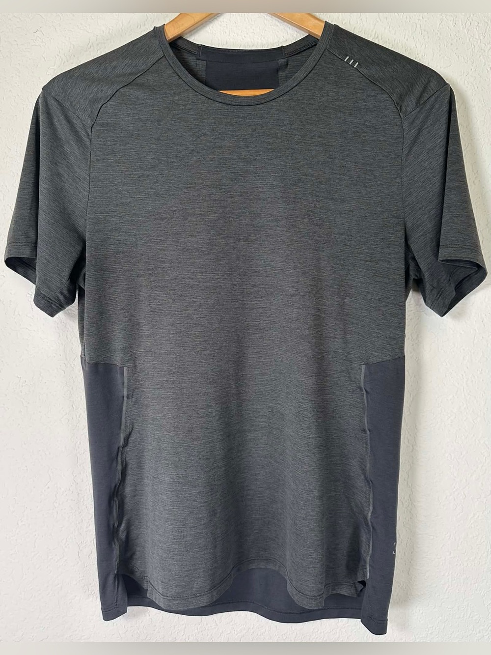 Lululemon Athletica Men's Performance Short Sleeve Shirt - Dark Gray